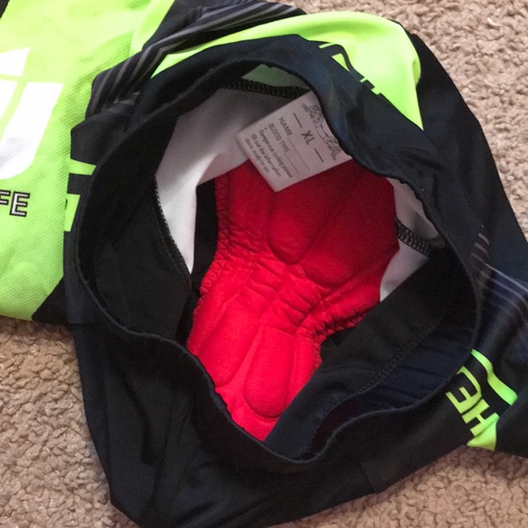 Boys Cycling Set Size 8-10 - Picture 4 of 7